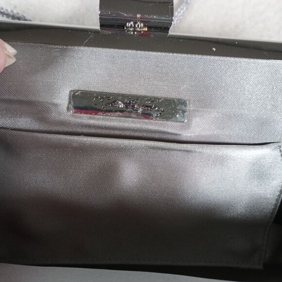 Kate Landry Silver Satin Pleated Evening Clutch Bag Kiss Lock Purse - Picture 4 of 13